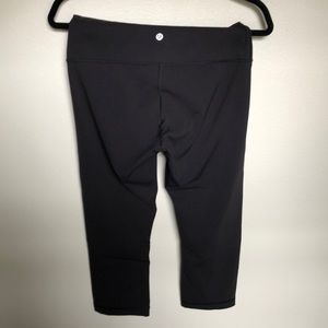 Lululemon crop leggings size 8 black like new